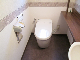 トイレリフォーム 余裕をもたせ、より落ち着く空間になったトイレ