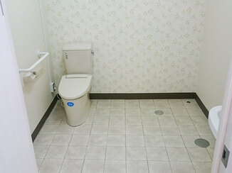 トイレリフォーム 使いやすさを第一に考えたクリニックのトイレ