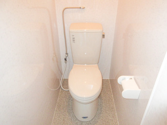 トイレリフォーム 使いやすく掃除もしやすく仕上げた洋式トイレ