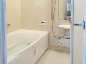 バスルームリフォーム寒さ対策でヒートショックのリスクを軽減した、あたたかい浴室と洗面所