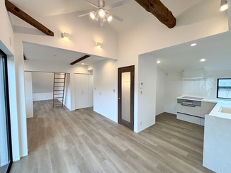 戸建フルリフォーム 吹き抜け×小屋裏で叶えた、二世帯で楽しむ住まい