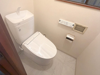 トイレリフォーム 清潔感あふれる使いやすいバリアフリーレストルーム